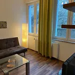 Liv-in Lounge *