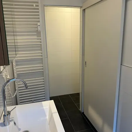 Liv-in Lounge Apartment *