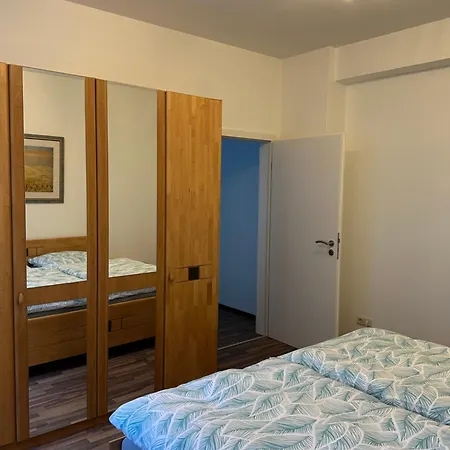 Liv-in Lounge Apartment